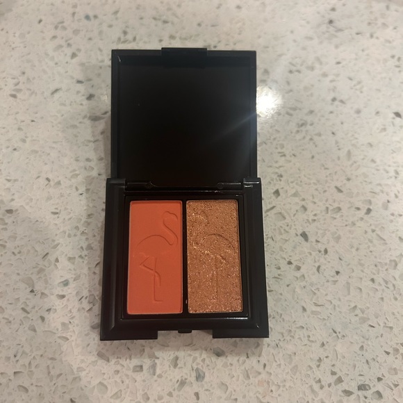 Shaina B. Eyeshadow duo!! - Picture 2 of 3